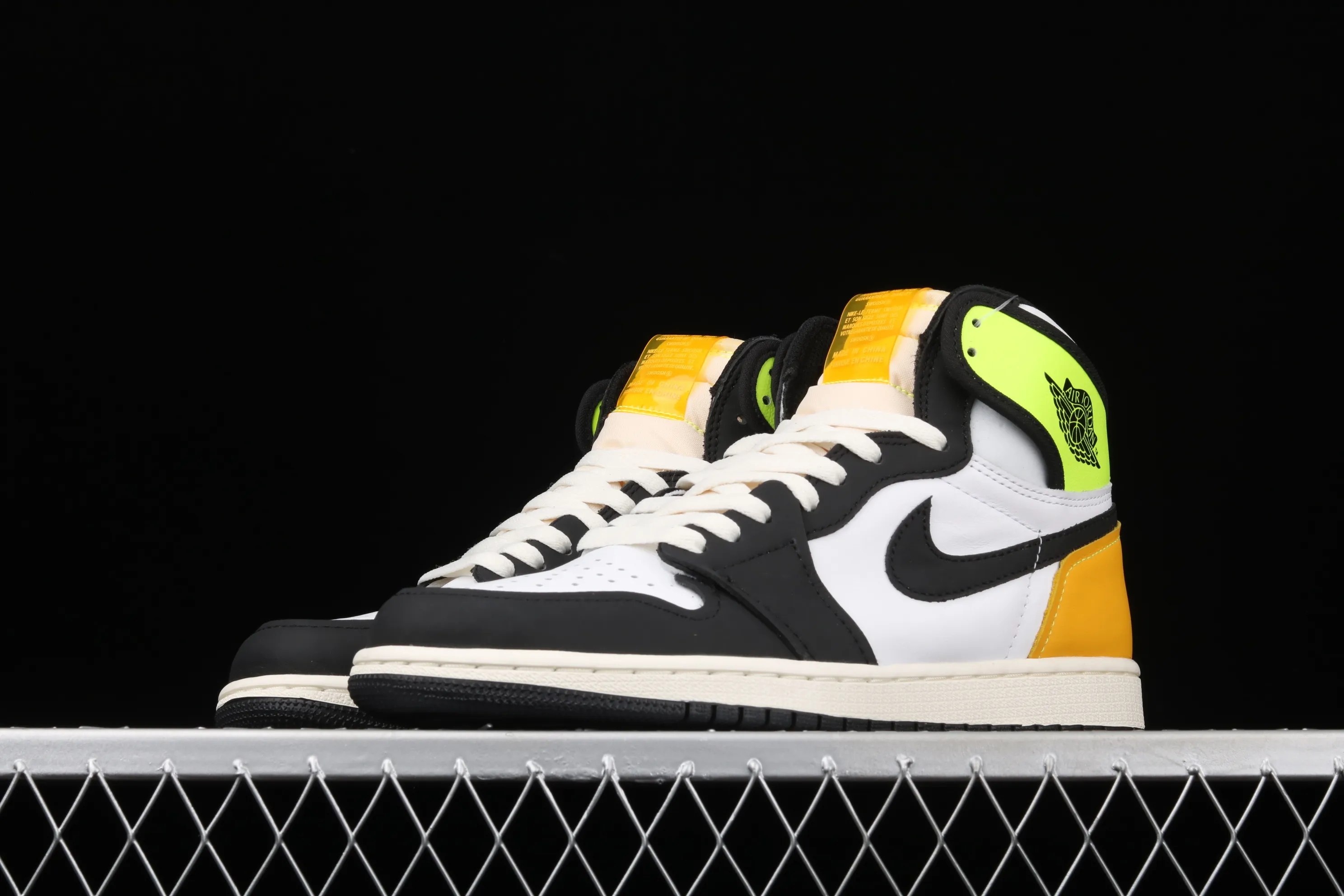 All categories Air Jordan Jordan series basketball shoes Air Jordan 1 High Air Jordan 1 Retro High OG AJ1 Joe 1 fluorescent yellow toe 555088-118